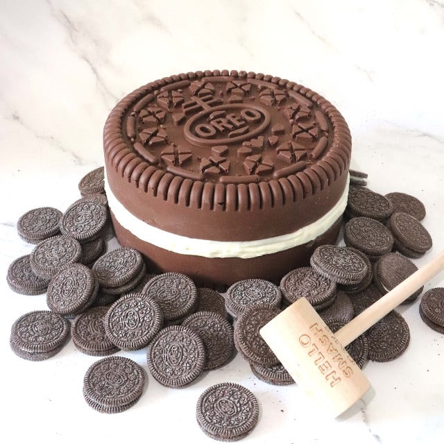 Giant Oreo Smash Cake – Hello Smash Cake